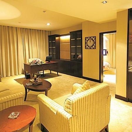 Yinxuan Hotel Shenzhen Longhua Екстериор снимка